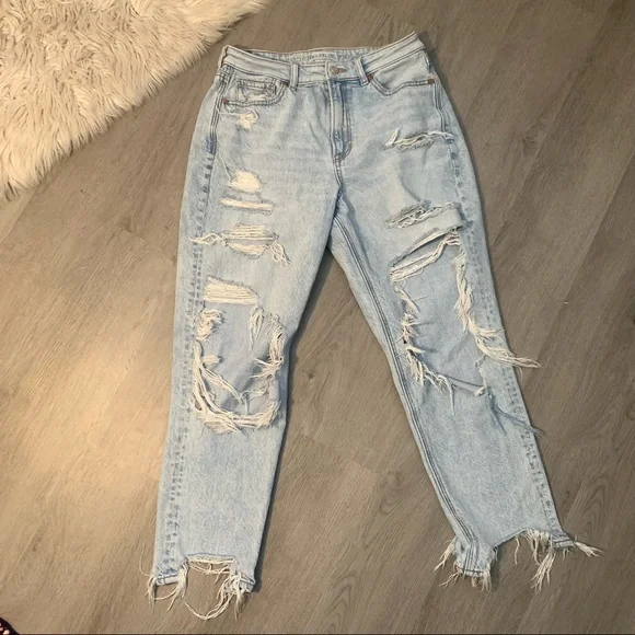🚨SOLD🚨American Eagle AE Ripped Mom Jean 6 - Picture 1 of 12
